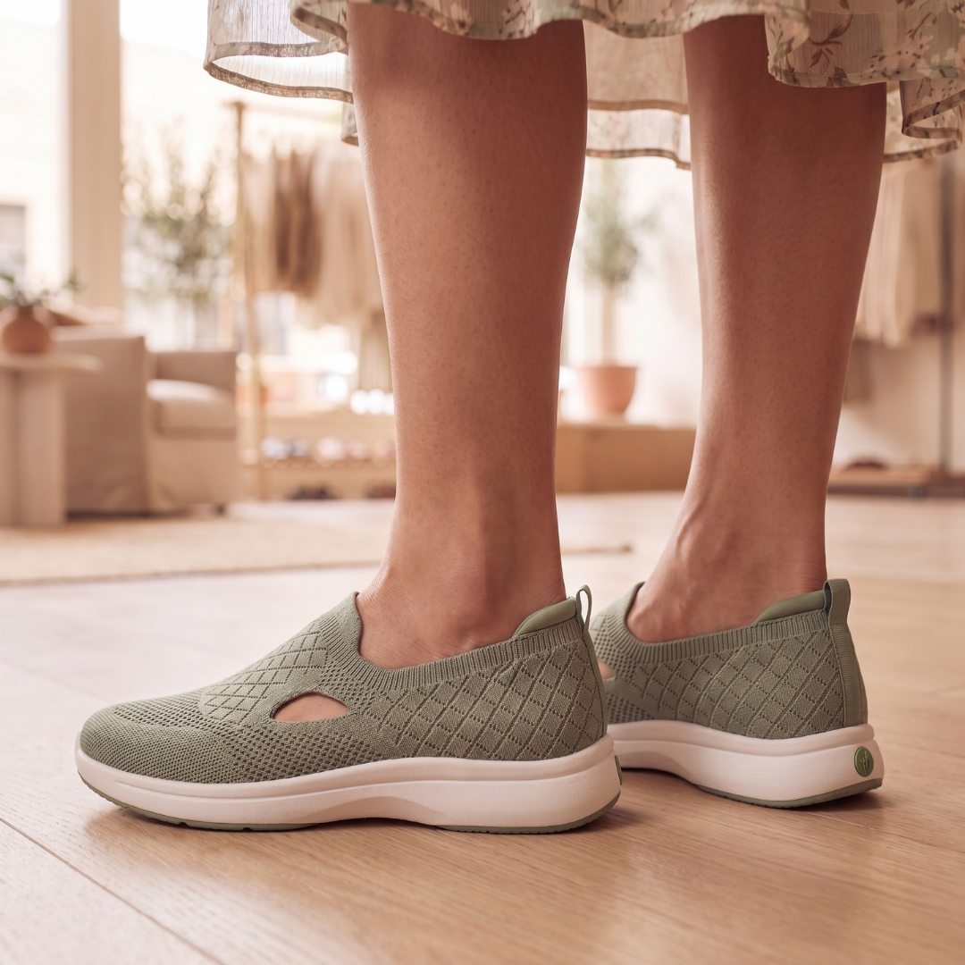 WOMEN'S SHOES & SANDALS
