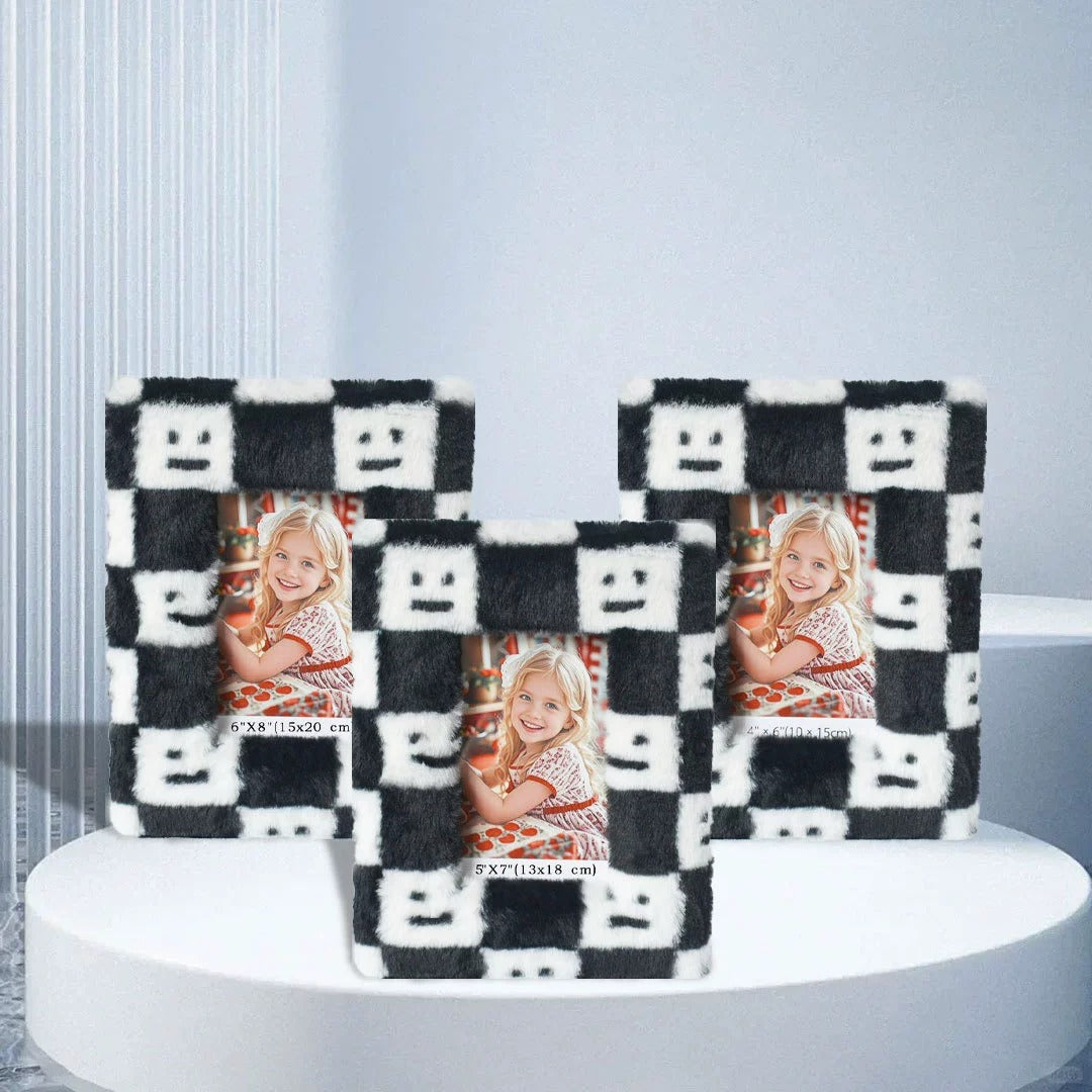 PIXORA | CHECKERED SMILE FAUX FUR PHOTO FRAME SET