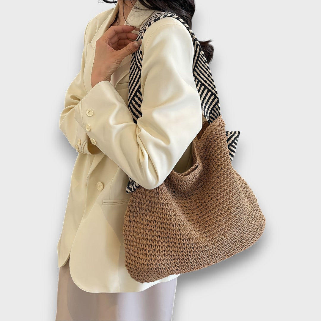 CAMILLA | BOHO BAG WITH STRUCTURE AND STATEMENT STRAPS